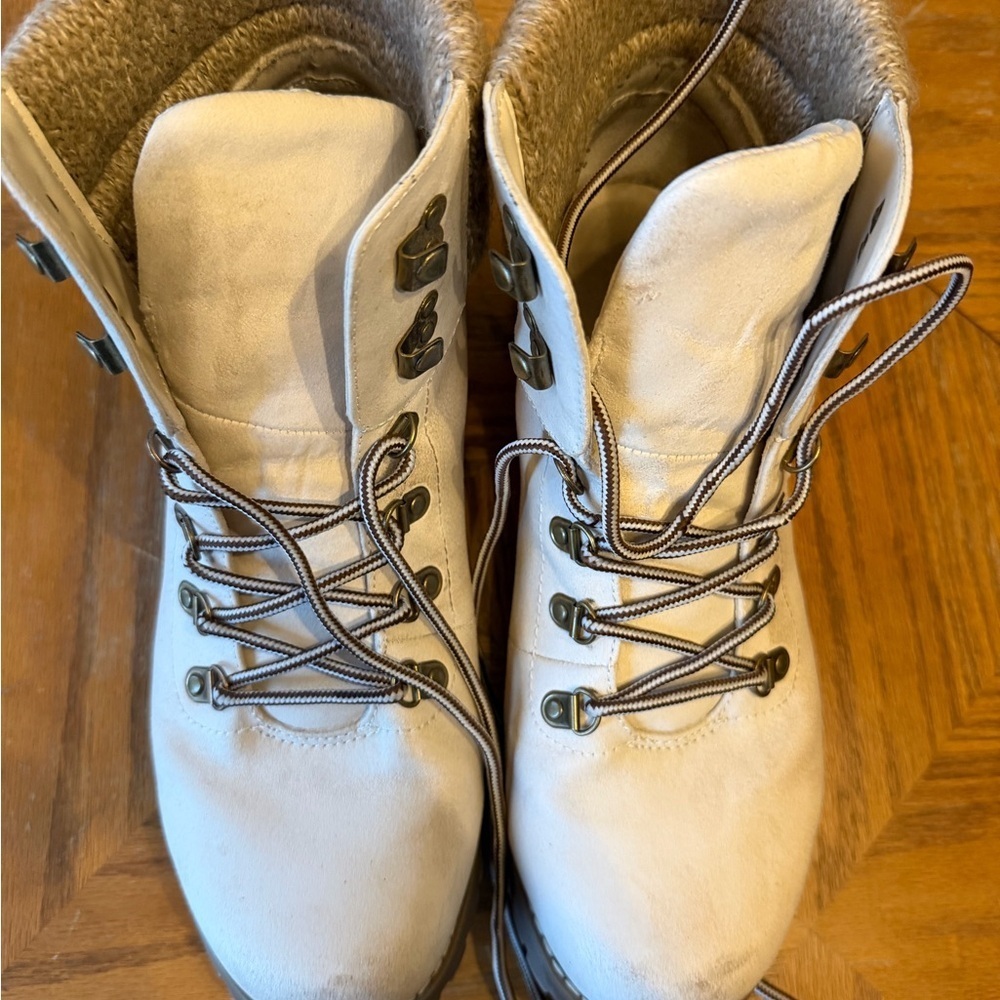 Cream Lace-Up Outdoor Boots